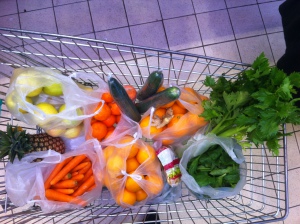courses jus de fruits et jus de légumes. Voici mon panier de courses pour deux-trois jours pour préparer mes jus de fruits et mes jus de légumes.