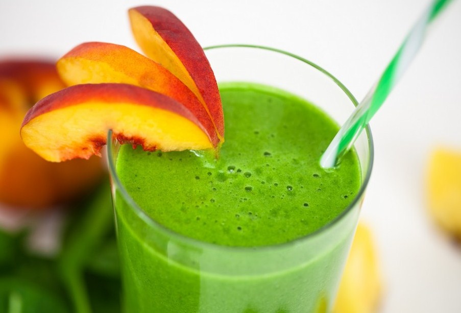 Comment préparer un smoothie de fruits et de légumes.